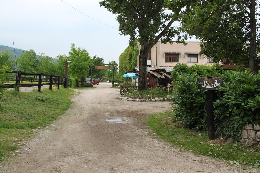 Agriturismo Al Ranch Castello dʼAviano Zewnętrze zdjęcie